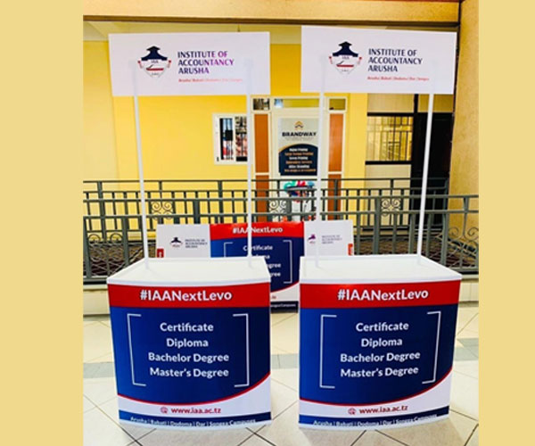 exhibition-counter-table